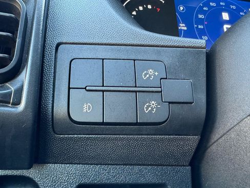 Used 2025 RAM ProMaster 2500 w/ U-Haul Equipment Group FWD image 32