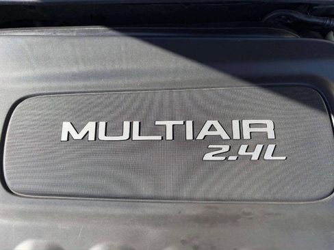 Used 2015 Chrysler 200 Limited image 10