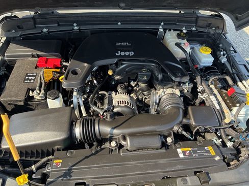 Used 2021 Jeep Wrangler Rubicon image 25