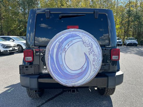 Used 2018 Jeep Wrangler Unlimited Sahara image 4