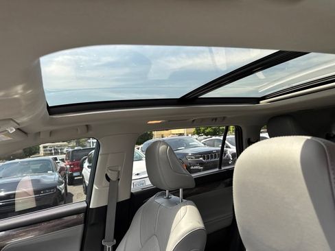 Used 2022 Toyota Highlander Platinum AWD/4WD image 5