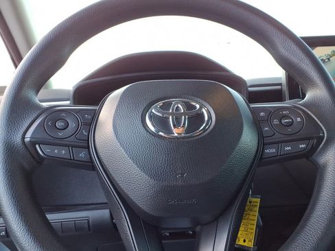 Used 2025 Toyota Corolla LE image 16
