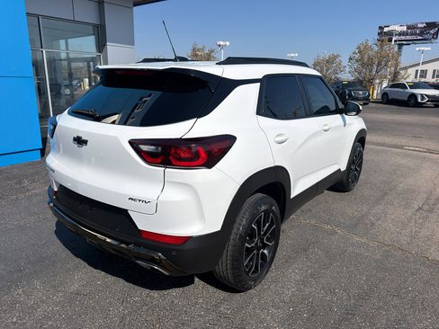 Used 2024 Chevrolet TrailBlazer ACTIV w/ Driver Confidence Package image 3