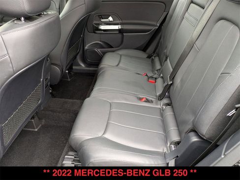 Used 2022 Mercedes-Benz GLB 250 4MATIC image 4