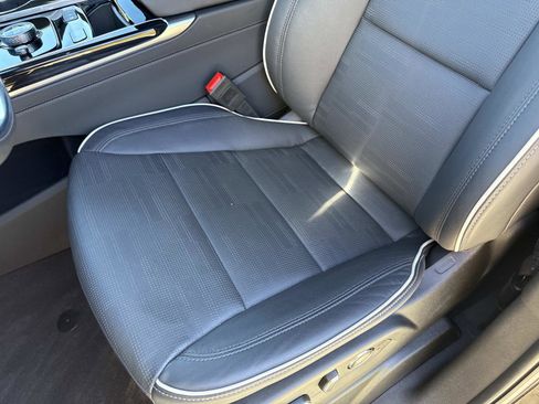 Used 2025 Cadillac Escalade ESV Sport image 21