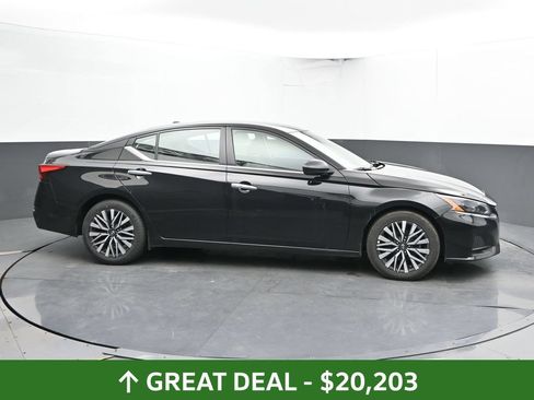 Used 2025 Nissan Altima 2.5 SV FWD image 5
