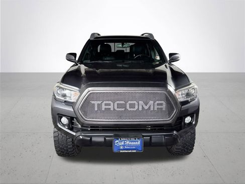Used 2017 Toyota Tacoma TRD Off-Road w/ Tow Package (A/T) image 3