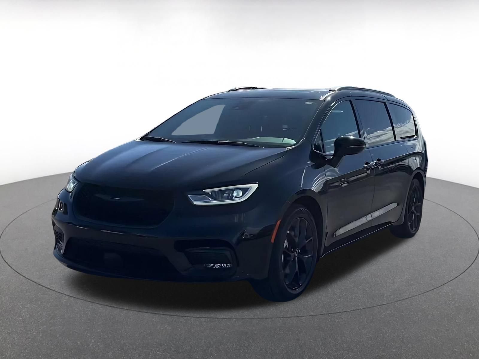 Used 2025 Chrysler Pacifica Limited FWD image 6