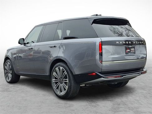 Used 2024 Land Rover Range Rover SE image 6