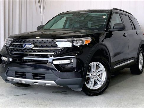 Used 2022 Ford Explorer XLT w/ Equipment Group 202A image 12
