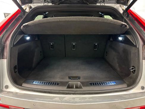 Used 2023 Cadillac XT4 Premium Luxury FWD image 36