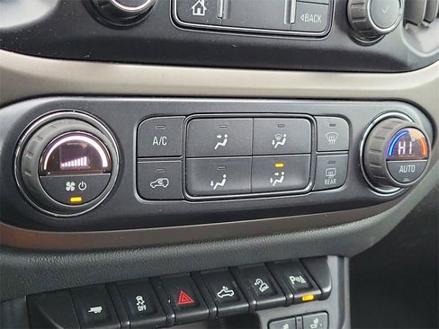 Used 2019 Chevrolet Colorado Z71 image 28