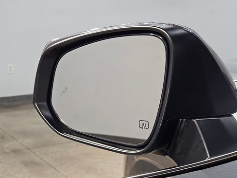 Used 2023 Toyota Highlander Platinum FWD image 22