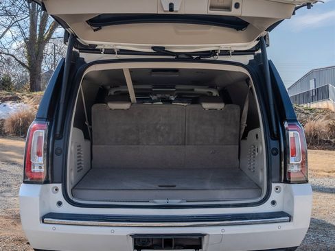 Used 2015 GMC Yukon XL Denali w/ Premium Package image 9