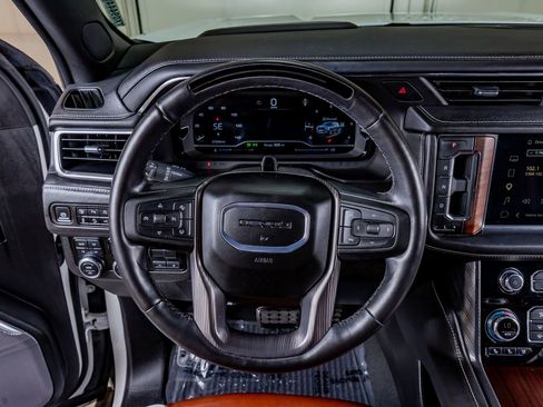 Used 2024 GMC Yukon Denali Ultimate AWD/4WD image 19