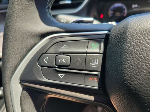Used 2023 Jeep Grand Cherokee Limited AWD/4WD image 17