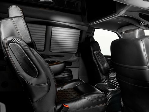 Used 2023 GMC Savana 2500 image 51