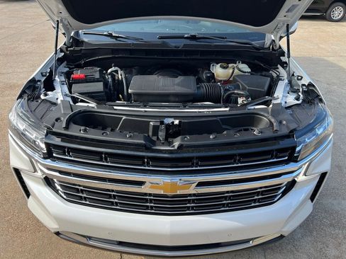 Used 2023 Chevrolet Suburban LT w/ Luxury Package RWD image 18