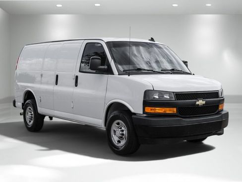 Used 2019 Chevrolet Express 2500 w/ Driver Convenience Package RWD image 5