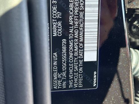 Certified 2025 Volvo S60 B5 Plus AWD/4WD image 30