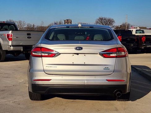 Used 2019 Ford Fusion SE FWD image 5