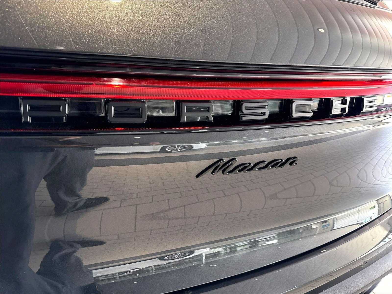 Used 2026 Porsche Macan AWD/4WD image 37