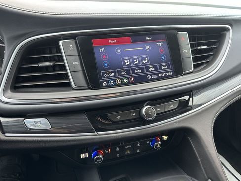 Used 2021 Buick Enclave Essence image 18