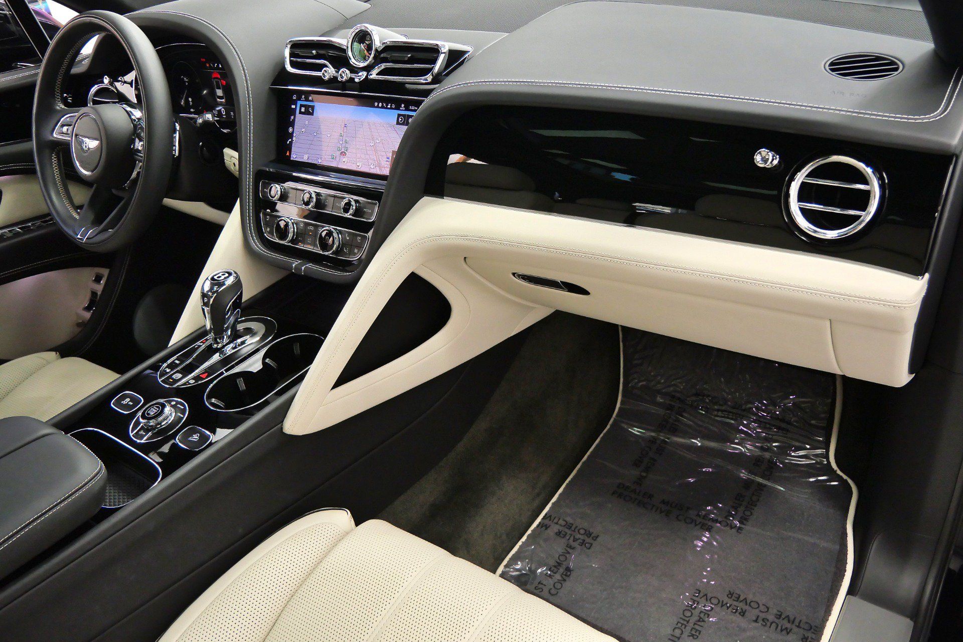 Used 2023 Bentley Bentayga AWD/4WD image 14