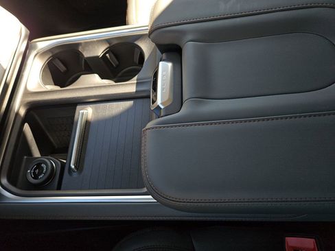 New 2025 Ford Expedition Active image 28