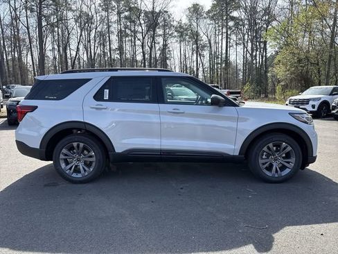 New 2026 Ford Explorer Active w/ Active Comfort Package AWD/4WD image 9