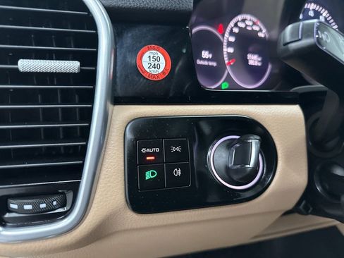 Used 2023 Porsche Cayenne image 18