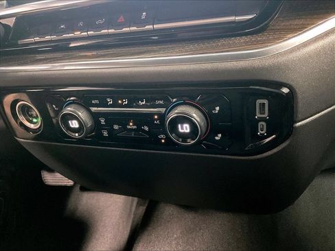 Used 2023 Chevrolet Silverado 1500 LT AWD/4WD image 26