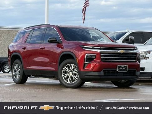 Certified 2025 Chevrolet Traverse LT w/ Driver Confidence Package image 2