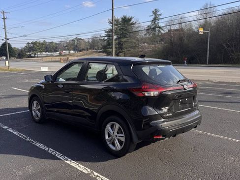 Used 2022 Nissan Kicks S FWD image 6