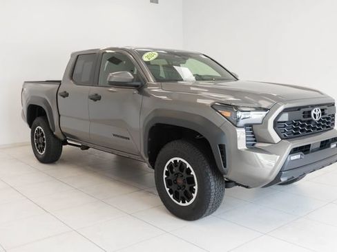 Used 2024 Toyota Tacoma TRD Off-Road AWD/4WD image 9