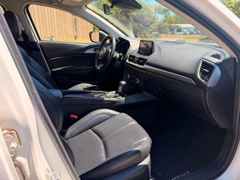 Used 2018 MAZDA MAZDA3 Touring FWD image 27