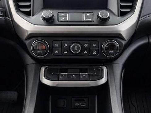 Used 2023 GMC Acadia Denali w/ Denali Technology Package AWD/4WD image 26