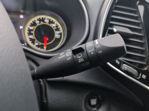 Used 2020 Jeep Cherokee Limited image 25