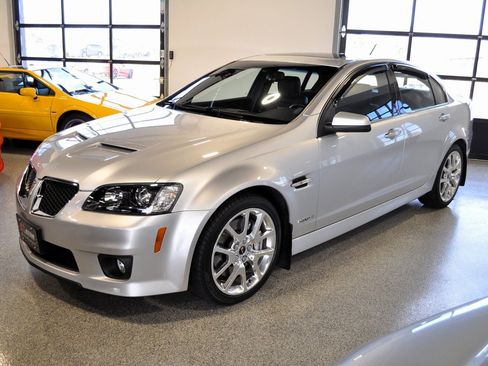 Used 2009 Pontiac G8 GXP RWD image 1