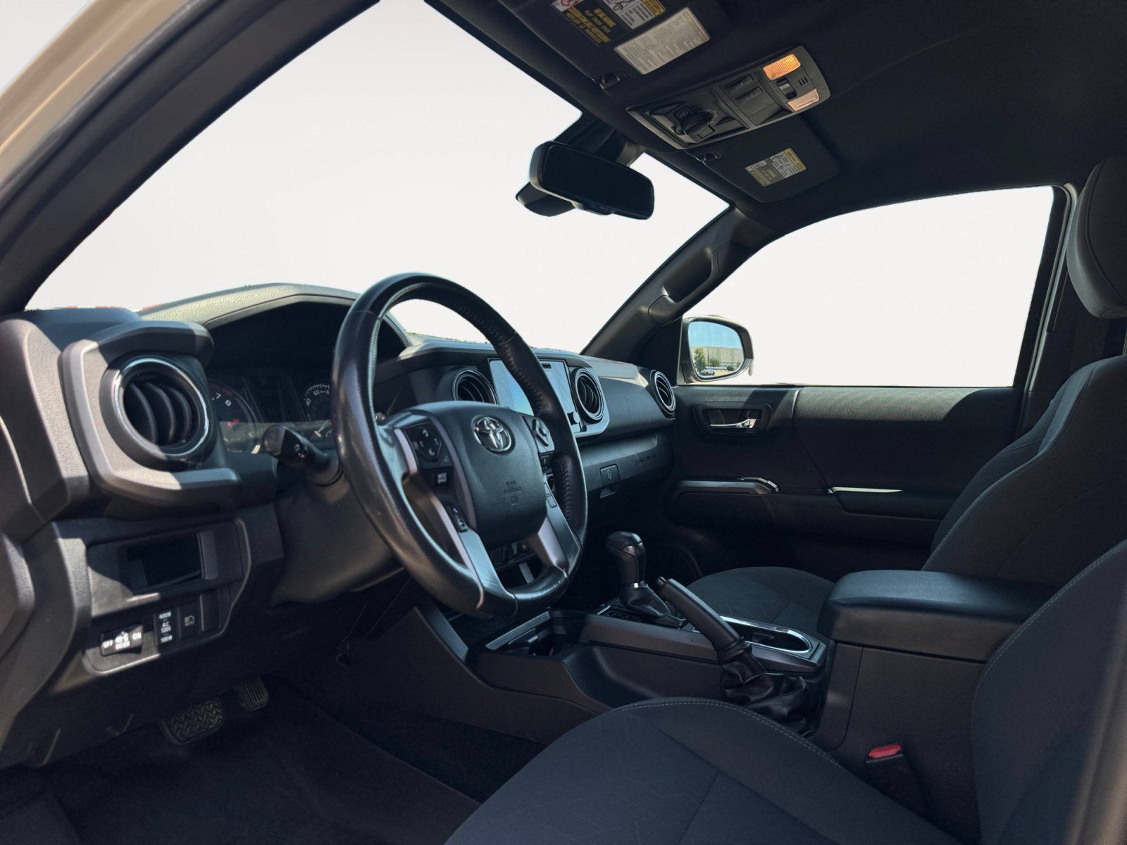 Used 2019 Toyota Tacoma TRD Off-Road AWD/4WD image 9