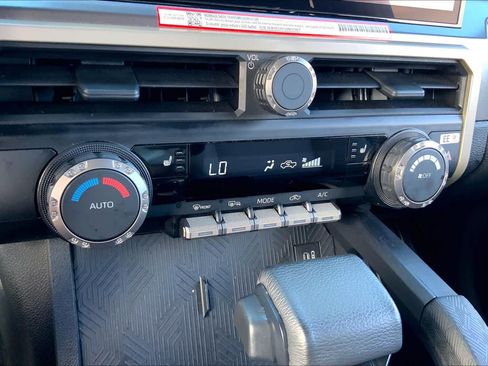 Used 2025 Toyota Tacoma TRD Sport AWD/4WD image 32