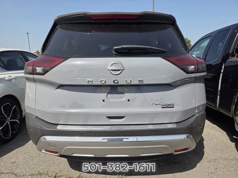 Used 2023 Nissan Rogue Platinum w/ Platinum Premium Package FWD image 3