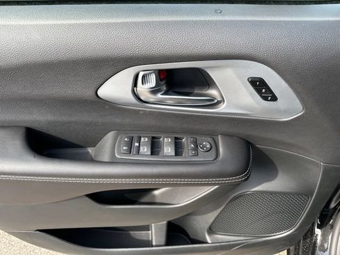New 2026 Chrysler Pacifica Limited w/ S Appearance Package AWD/4WD image 19