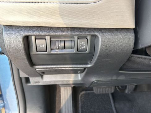 Used 2025 Subaru Forester Premium AWD/4WD image 19
