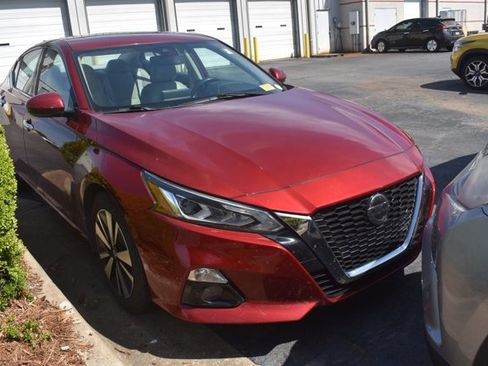 Used 2020 Nissan Altima 2.5 SV FWD image 2