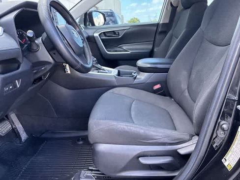 Used 2021 Toyota RAV4 LE FWD image 18