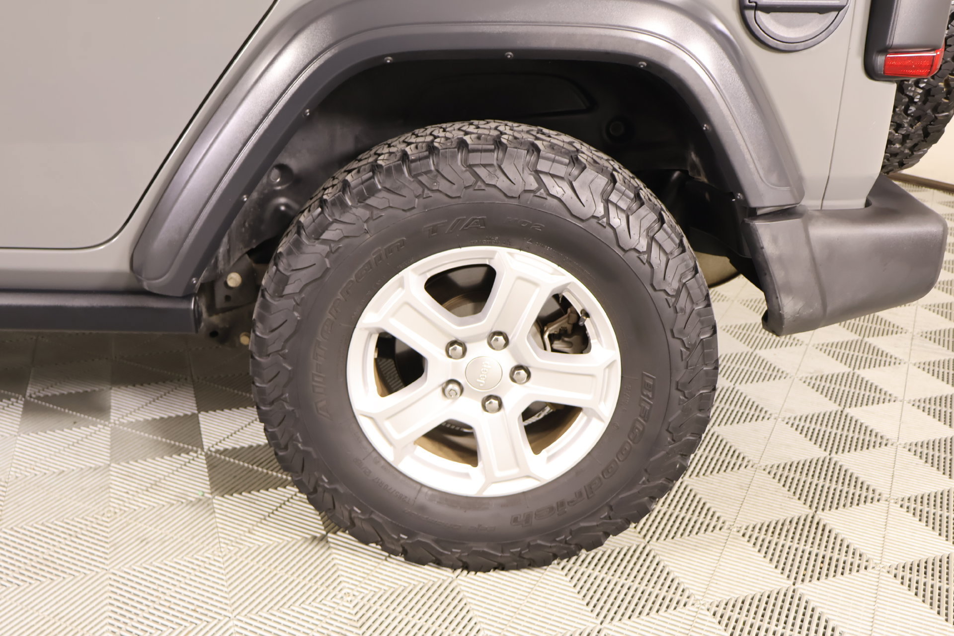 Used 2018 Jeep Wrangler Unlimited Sport S AWD/4WD image 17