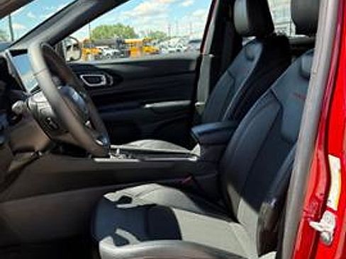 Used 2025 Jeep Compass Trailhawk AWD/4WD image 12