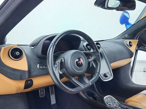 Used 2018 McLaren 570S Spider image 17