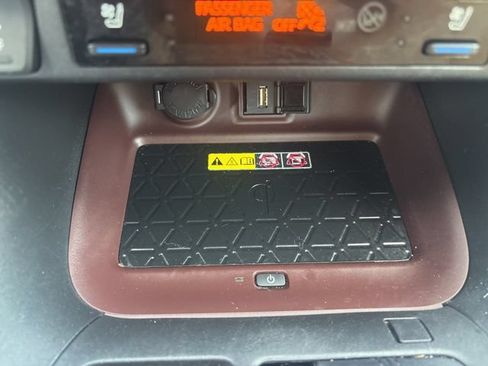 Used 2022 Toyota RAV4 Limited AWD/4WD image 12
